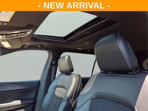 Used 2024 Jeep Grand Cherokee L Altitude AWD/4WD image 19