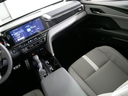 Used 2026 Toyota Camry SE AWD/4WD image 11
