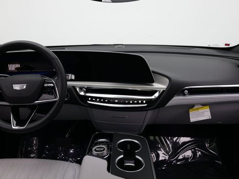 Used 2024 Cadillac Lyriq Luxury RWD image 34