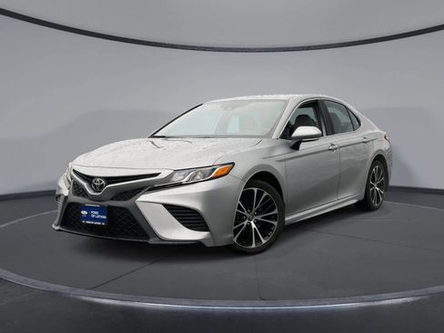 Used 2019 Toyota Camry SE image 1