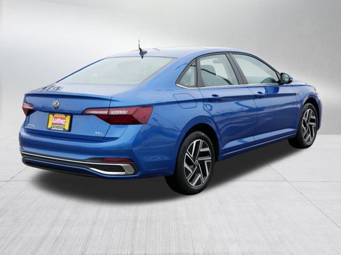 Used 2023 Volkswagen Jetta SEL image 7