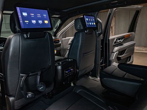 Used 2025 GMC Yukon XL Denali w/ Denali Reserve Package image 23