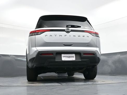 Used 2025 Nissan Pathfinder SV image 40