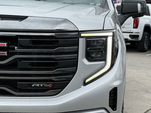 Used 2022 GMC Sierra 1500 AT4 w/ AT4 Premium Package AWD/4WD image 11