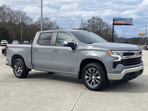 Used 2024 Chevrolet Silverado 1500 LT image 8