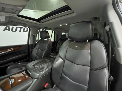 Used 2018 Cadillac Escalade Luxury image 14
