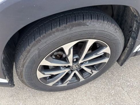 Used 2023 Toyota Corolla Cross XLE w/ Convenience Package FWD image 2