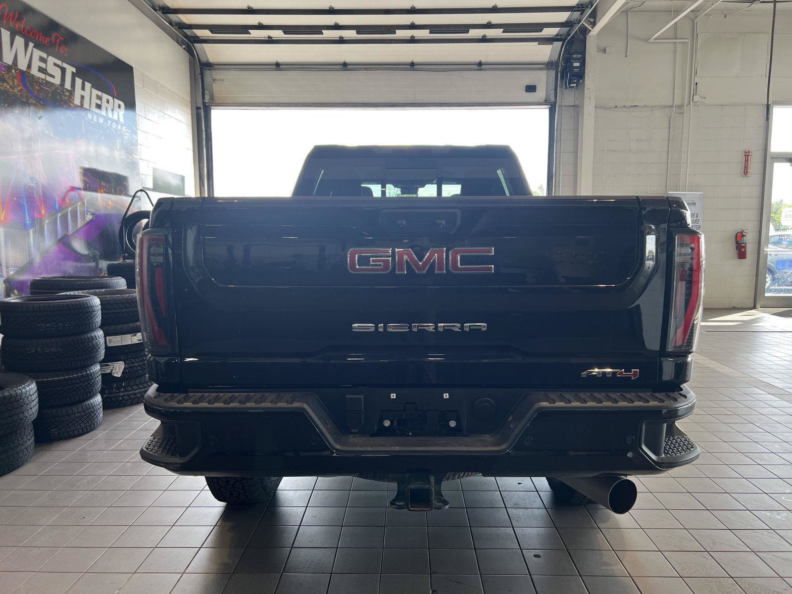 Used 2025 GMC Sierra 2500 AT4 w/ AT4 Premium Plus Package AWD/4WD image 7