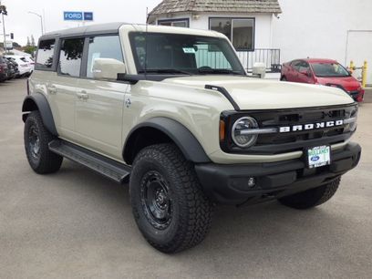 New 2025 Ford Bronco Outer Banks w/ Sasquatch Package
