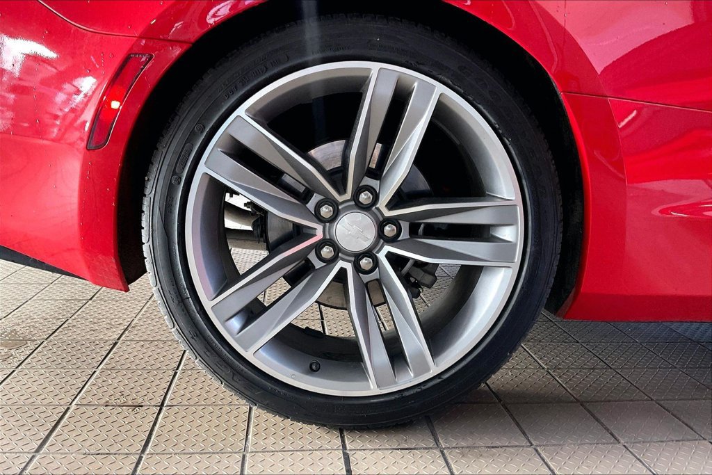 Used 2018 Chevrolet Camaro LT RWD image 33