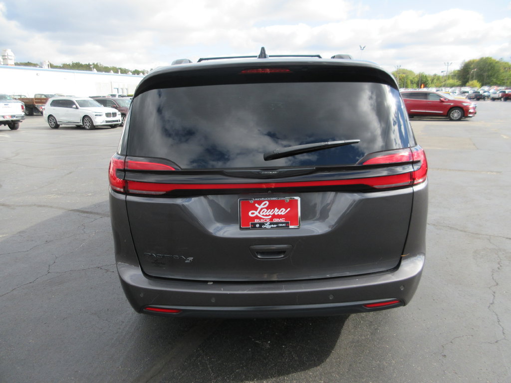 Used 2023 Chrysler Pacifica Touring-L w/ S Appearance Package FWD image 7