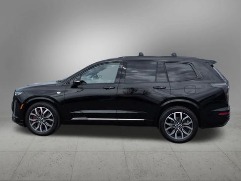 Used 2023 Cadillac XT6 Sport w/ Technology Package image 3