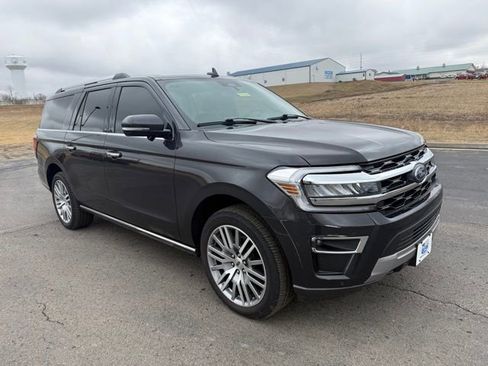 Used 2023 Ford Expedition Max Limited image 3
