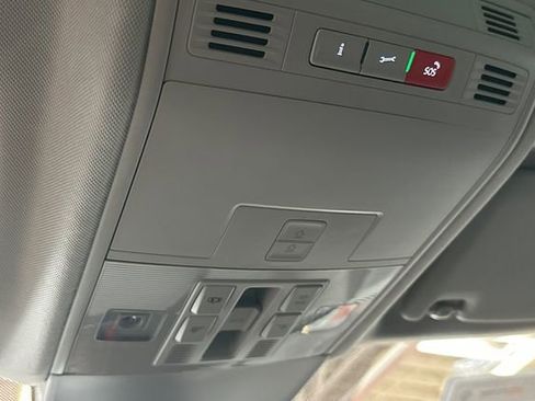 Used 2023 Volkswagen Taos SEL image 39