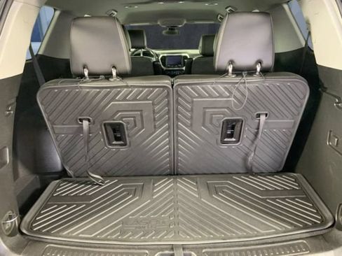 Used 2023 GMC Acadia SLT AWD/4WD image 10