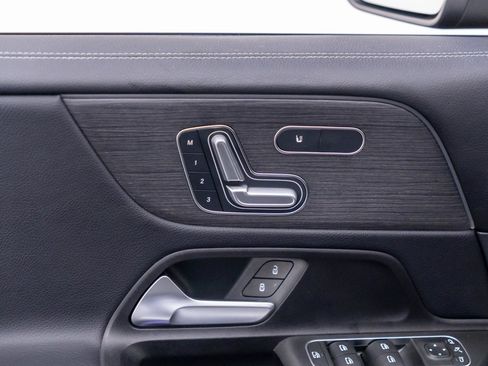 Used 2023 Mercedes-Benz GLB 250 4MATIC image 13