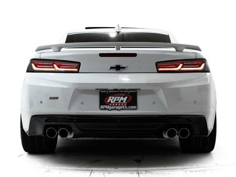 Used 2018 Chevrolet Camaro SS RWD image 3