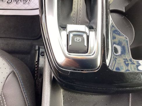 Used 2025 Chevrolet Trax LT w/ LT Convenience Package image 35