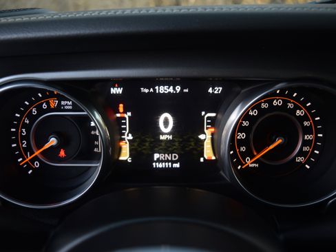 Used 2018 Jeep Wrangler Unlimited Sahara image 3