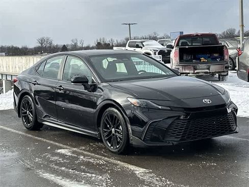 Used 2025 Toyota Camry SE image 29