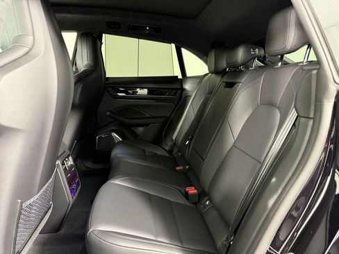 Certified 2025 Porsche Macan 4S Electric AWD/4WD image 15