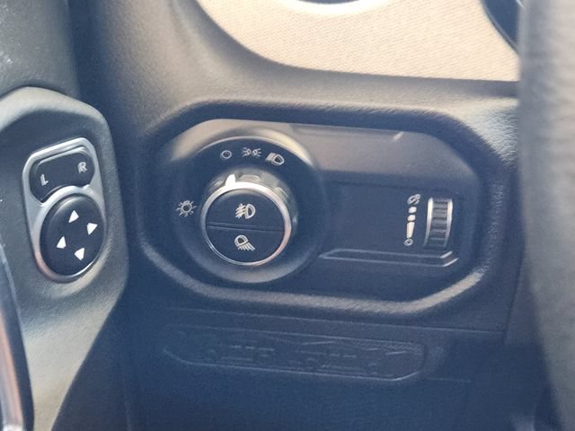 Used 2025 Jeep Gladiator Sport AWD/4WD image 23