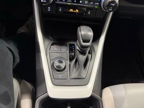 Used 2025 Toyota RAV4 XLE Premium image 22