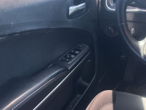 Used 2018 Dodge Charger SXT RWD image 19