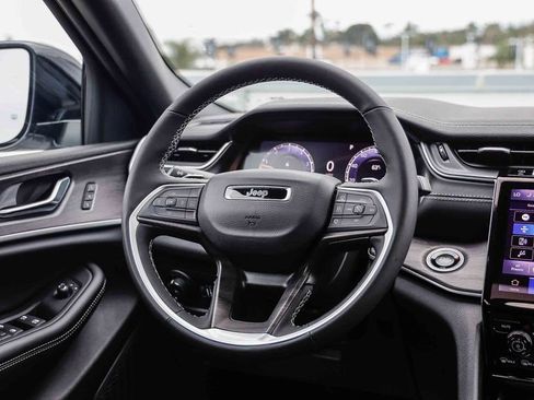 New 2025 Jeep Grand Cherokee L Limited w/ Black Appearance Package image 16