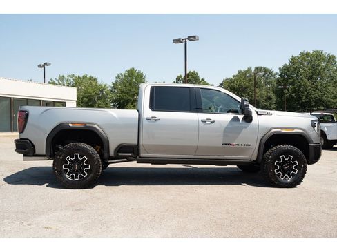 New 2026 GMC Sierra 2500 AT4X w/ LPO, Black Badging Package AWD/4WD image 9