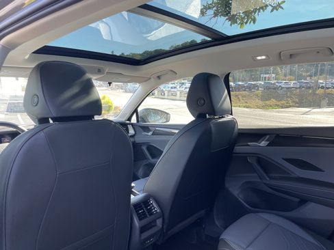 New 2026 Volkswagen Tiguan SE FWD image 13