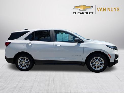 Used 2023 Chevrolet Equinox LS w/ LS Convenience Package FWD image 4