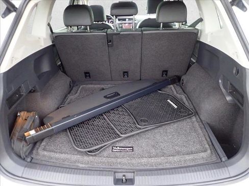 Used 2019 Volkswagen Tiguan SEL Premium image 7