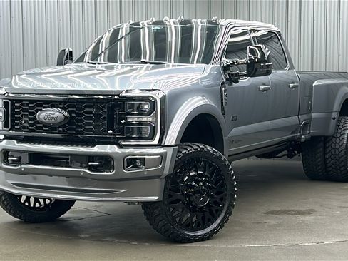 Used 2026 Ford F450 Platinum w/ Platinum Plus Package image 1