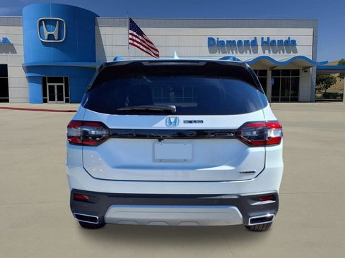 New 2025 Honda Pilot Touring image 3