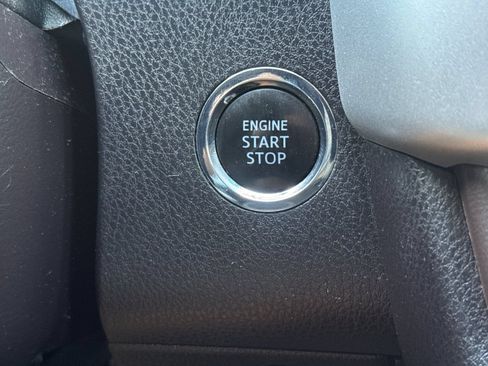 Used 2018 Toyota Highlander XLE AWD/4WD image 34