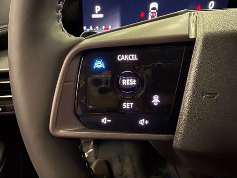 Used 2025 Nissan Murano SV AWD/4WD image 13