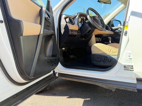 Used 2014 Toyota RAV4 Limited w/ Technology Package AWD/4WD image 40
