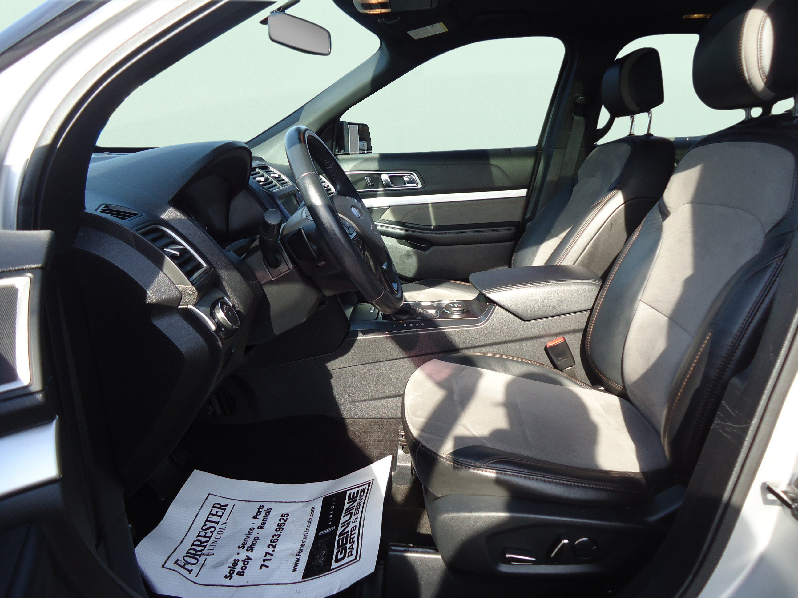 Used 2017 Ford Explorer XLT w/ Equipment Group 202A AWD/4WD image 21