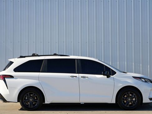 Used 2025 Toyota Sienna XSE w/ XSE Plus Package image 55