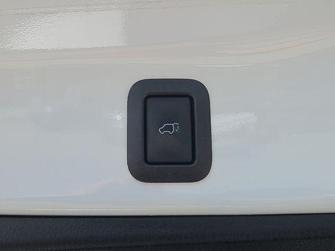 Used 2019 Toyota Highlander XLE AWD/4WD image 32
