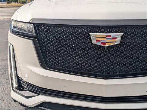 Used 2022 Cadillac Escalade ESV Sport w/ Touring Package image 11