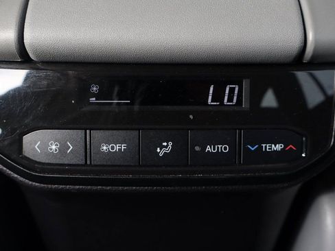 Used 2021 Toyota Highlander XLE image 43