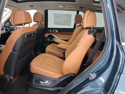 Used 2025 BMW X7 xDrive40i w/ Premium Package image 13