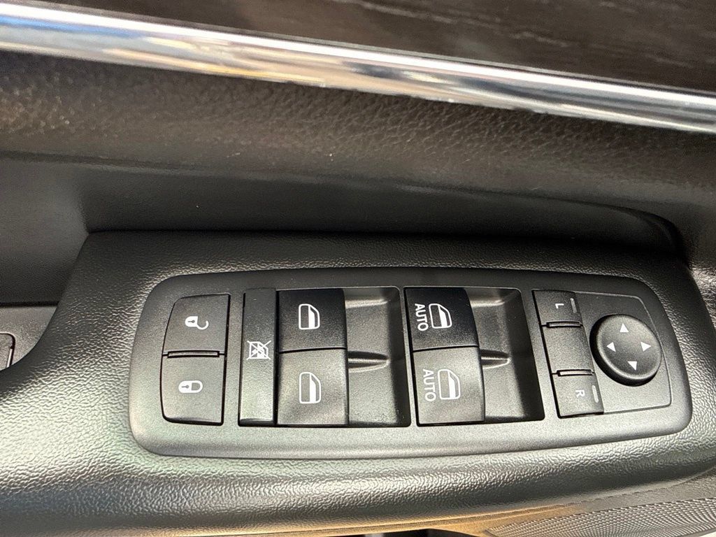 Used 2018 Jeep Grand Cherokee Limited AWD/4WD image 25