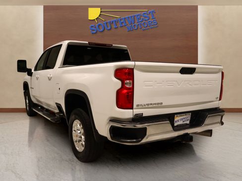 Used 2024 Chevrolet Silverado 2500 LT image 2