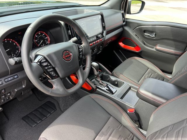 Used 2025 Nissan Frontier PRO-4X AWD/4WD image 18