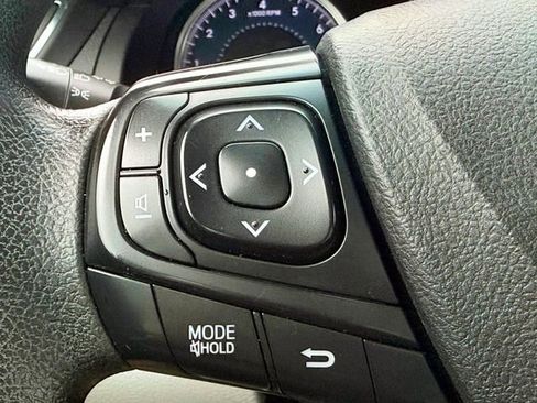 Used 2016 Toyota Camry LE FWD image 17