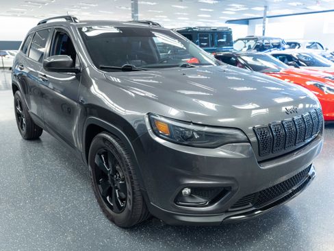 Used 2020 Jeep Cherokee Latitude Plus FWD image 3