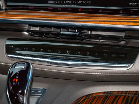 Used 2023 Cadillac Escalade ESV Luxury image 23